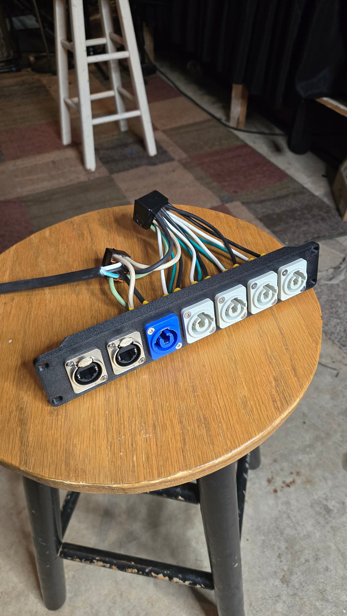 Netron EN4 Mini-Distro Box