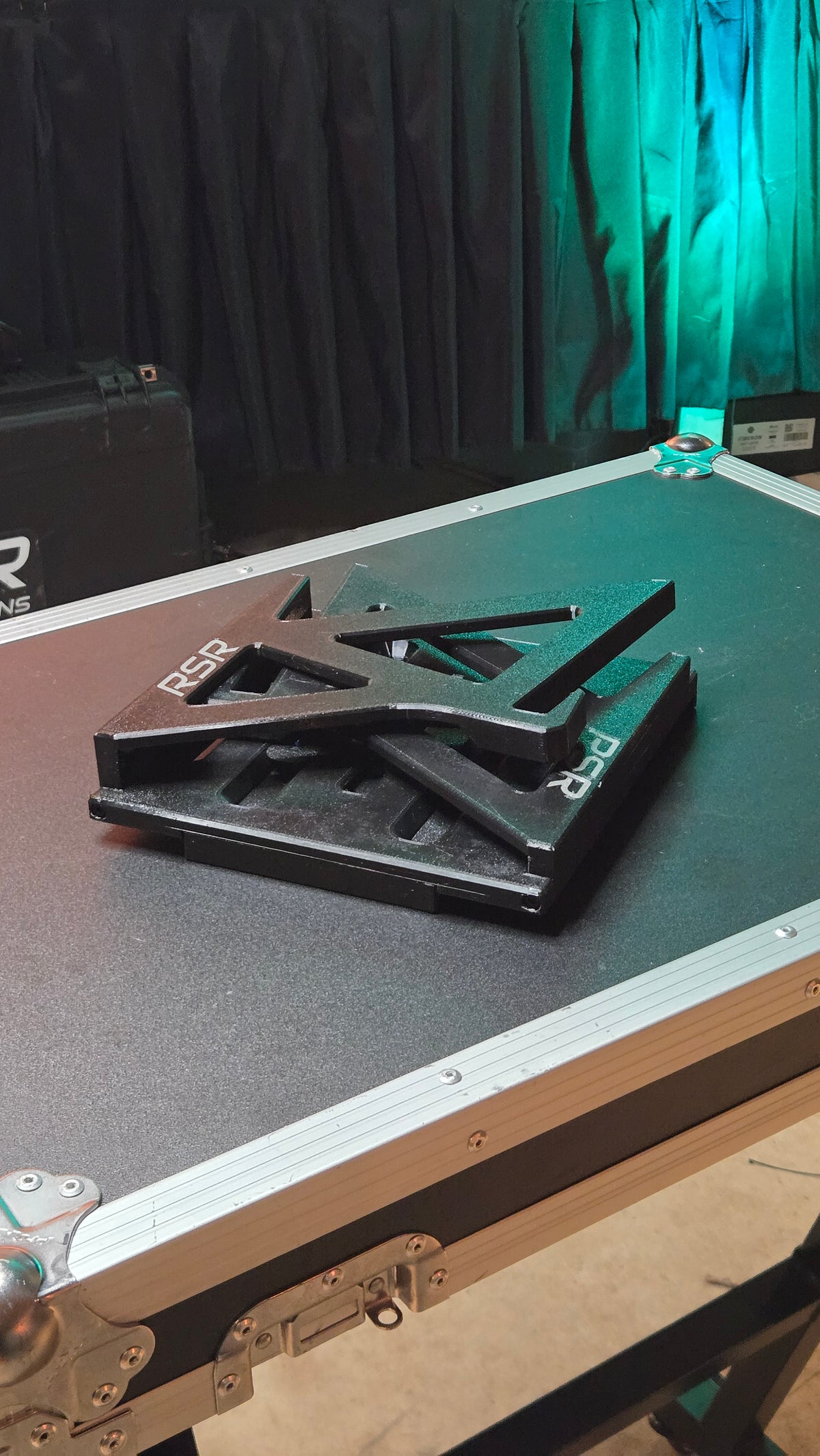 WING Shelf - Foldable Laptop / Tablet mount for Behringer WING Consoles