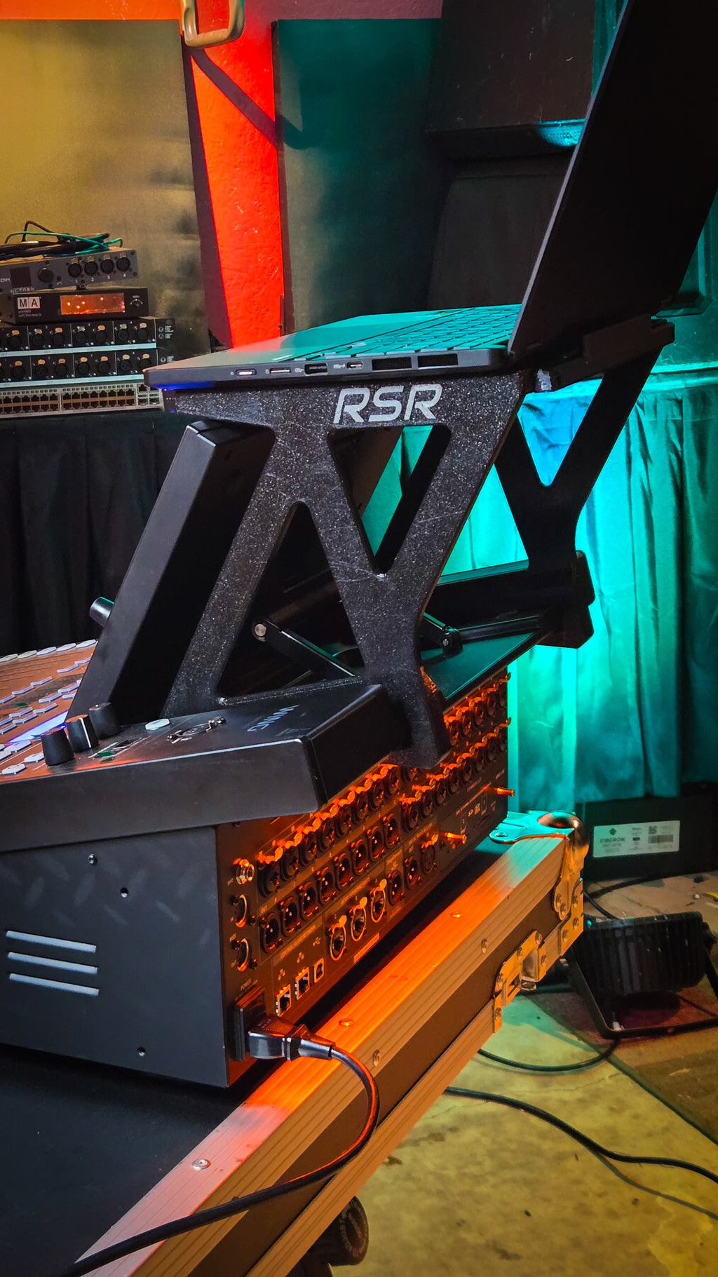 WING Shelf - Foldable Laptop / Tablet mount for Behringer WING Consoles